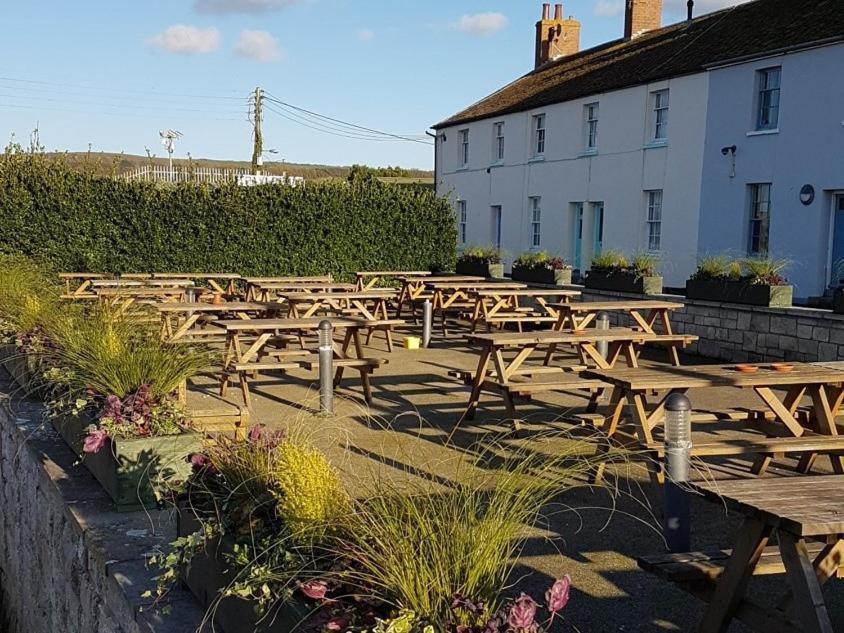 The George Hotel West Bay Exterior foto
